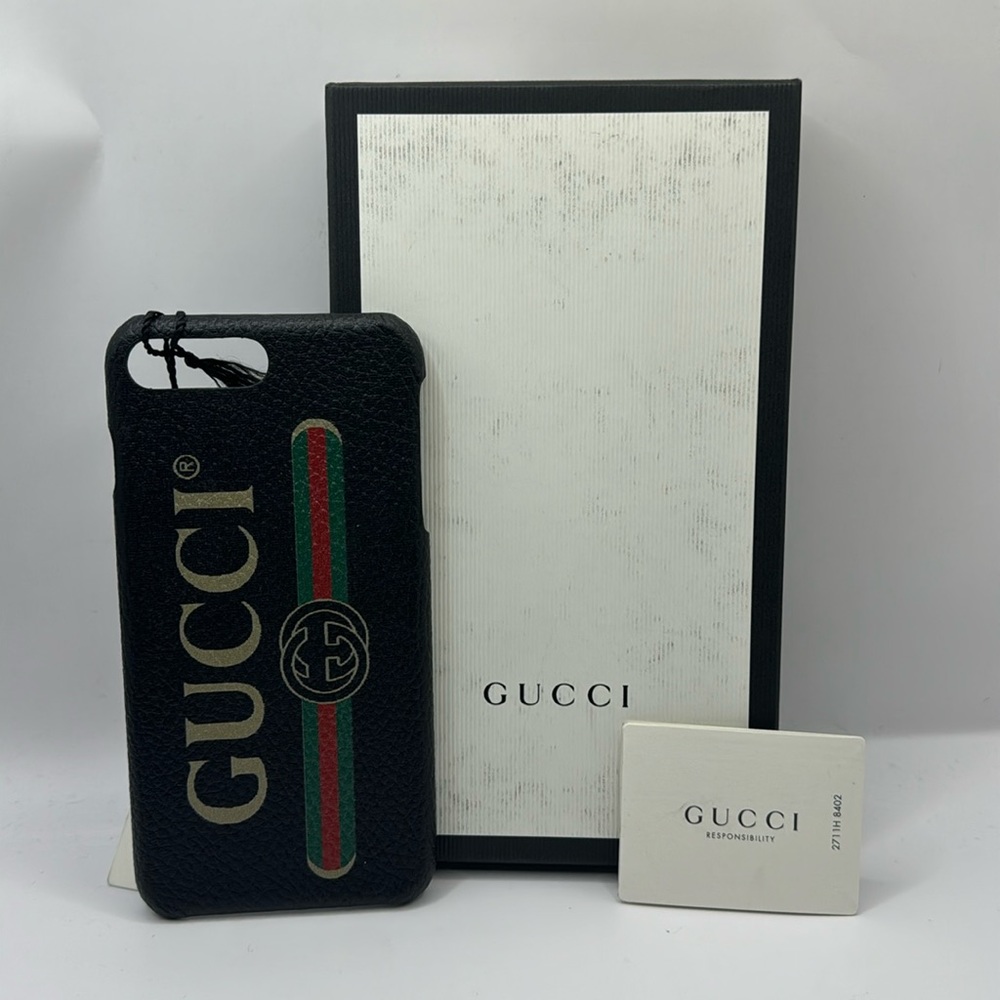 NWB- Authentic Gucci iPhone 8 / iPhone
SE 2nd Gen Phone case